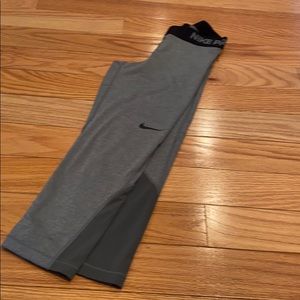NIKE PRO CROPPED WORKOUT LEGGINGS